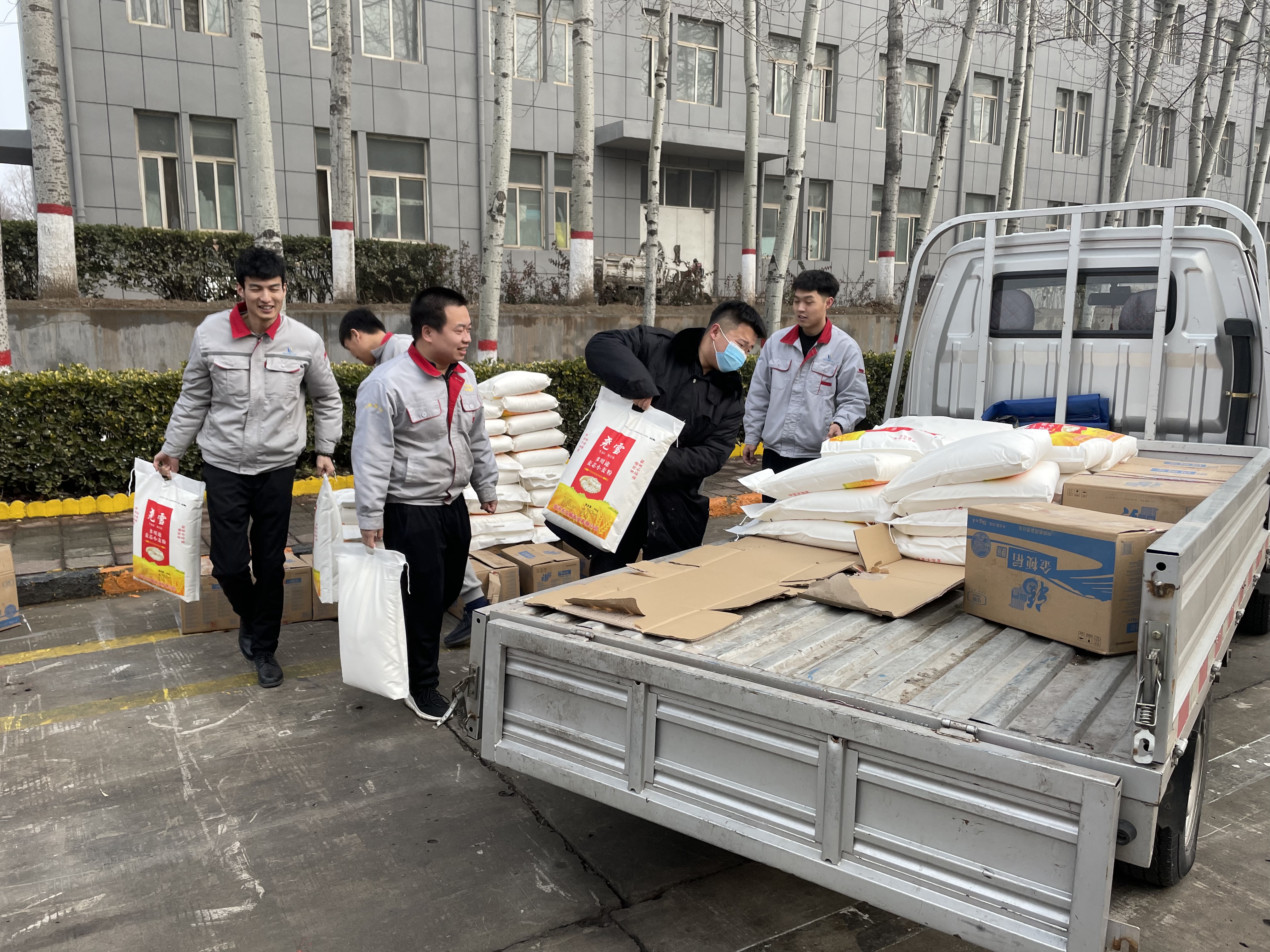 心系员工、温暖新春——集团为全体职工发放春节福利