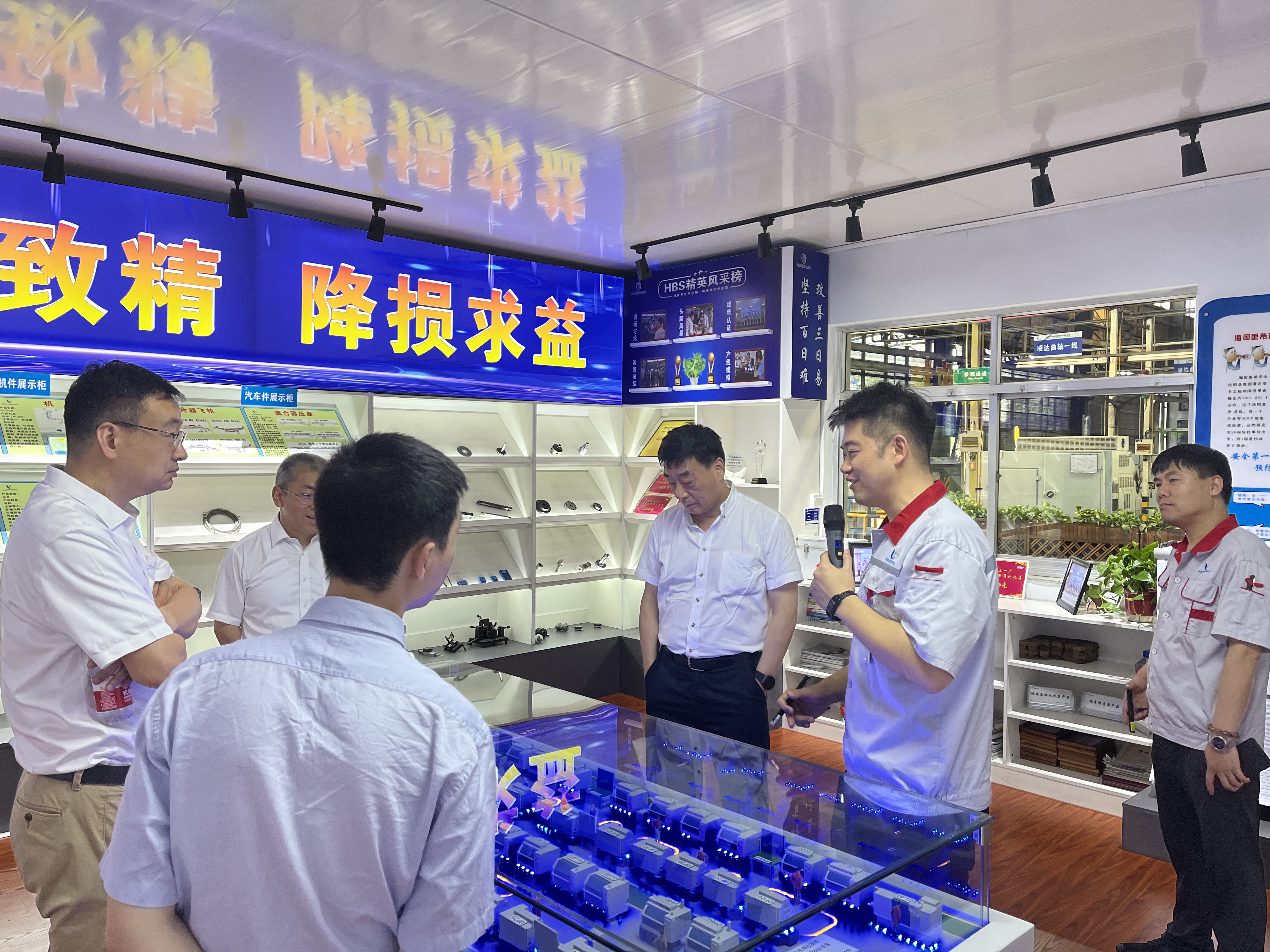 上汽集团华域汽车总经理张海涛一行来我公司考察调研
