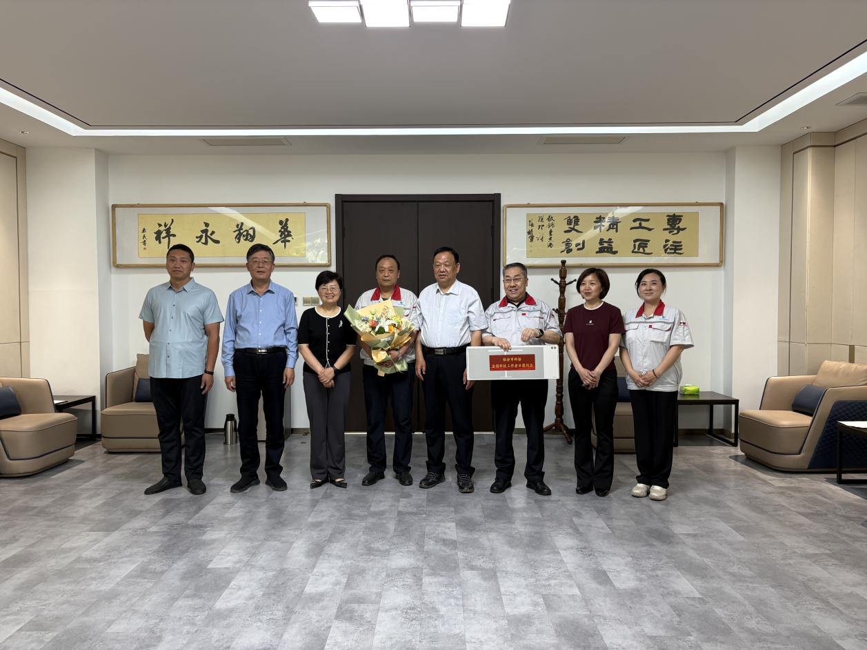 临汾市科协领导走访慰问山西华翔集团科技工作者 共推产业创新升级