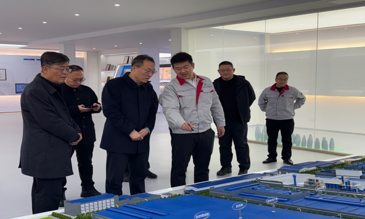 临汾经济开发区党工委书记、管委会主任白建成一行深入华翔圣德曼新能源汽车零部件产业园调研